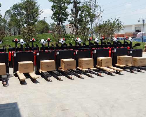 全電動(dong)交流2.2噸搬(bān)運車批量(liang)交車