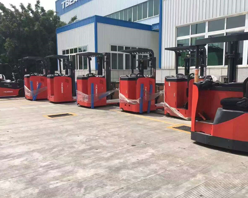 前(qian)移式叉車(chē)交貨