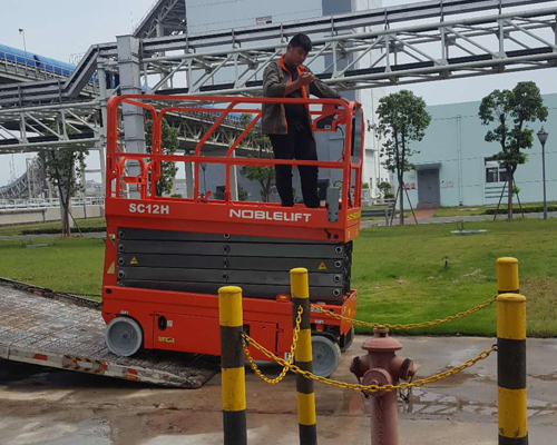 諾力剪(jiǎn)叉式高空(kong)作業平台(tai)服役于莆(pu)田湄洲灣(wān)電廠